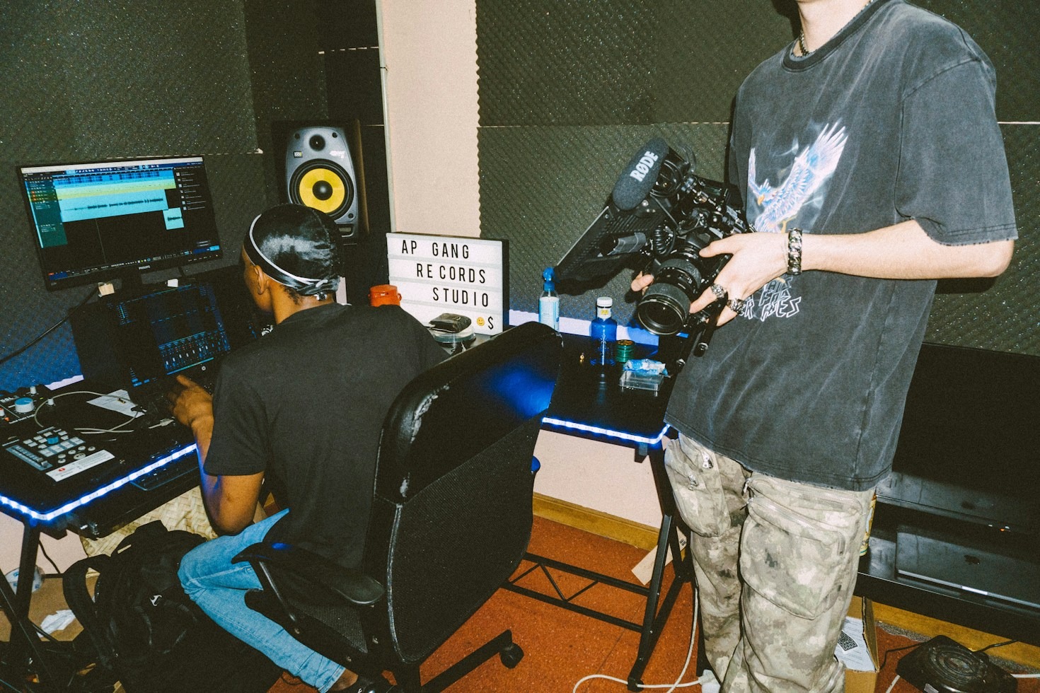 Ten Hidden Details in Nineties Rock Visuals